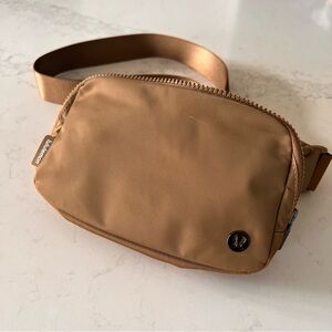 Everywhere 1 L belt bag